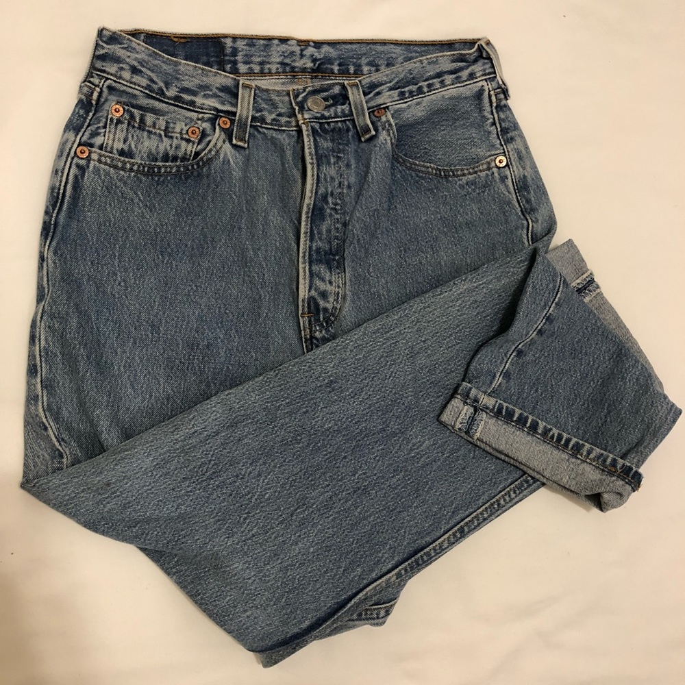 Vintage Levi’s boyfriend jeans size 29 but fits 26